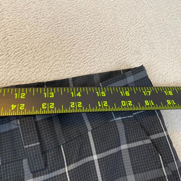 PGA Tour Mens Golf Shorts Size 36 Black & Gray Plaid Polyester Lightweight & Com - Picture 5 of 10